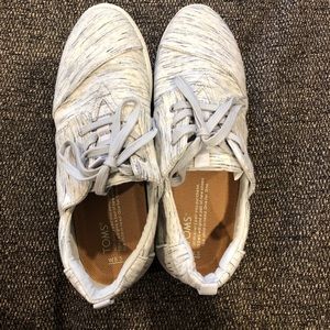 Women’s Toms sneakers